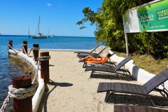 marigot-beach-loungin